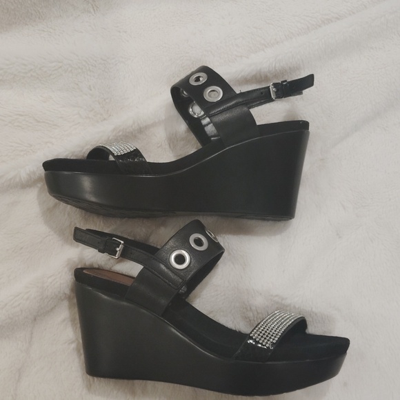 Donald J Pliner Wedge Heel Sandals - Picture 4 of 6